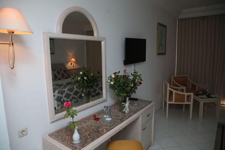 Room 6 of 32