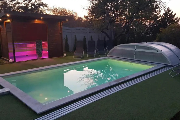 Pool 15 of 24