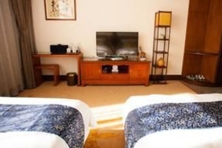 Room 2 of 23