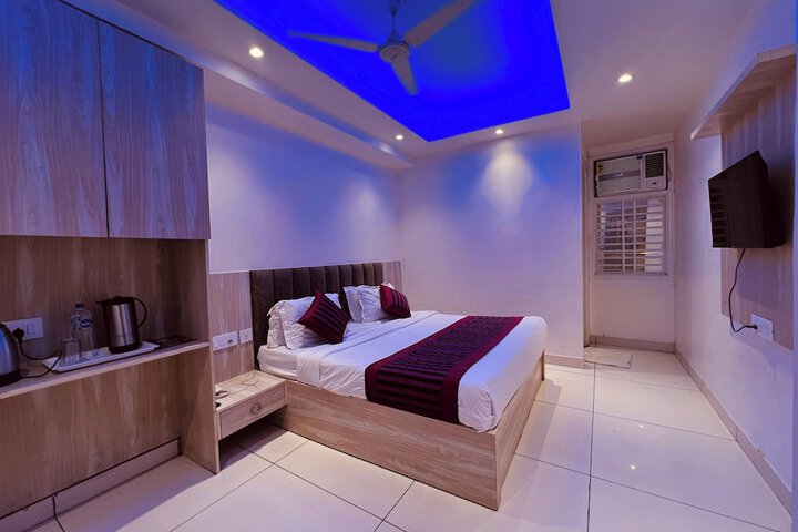 Room 7 of 11