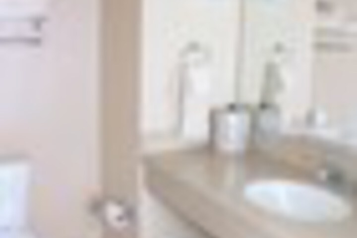 Room 32 of 48