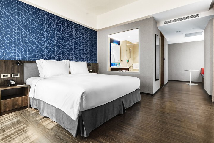 Room 15 of 46