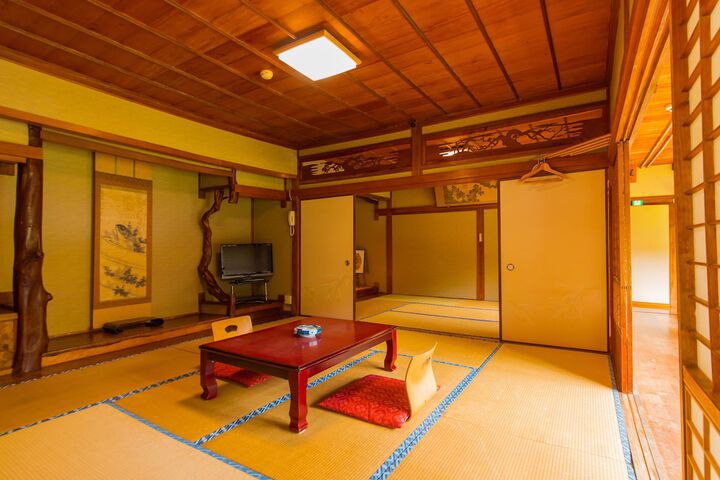 Room 3 of 53
