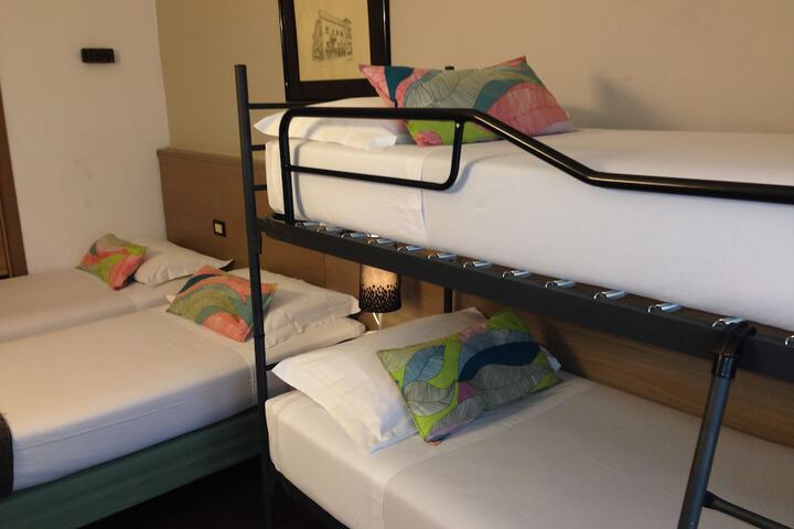 Room 8 of 34