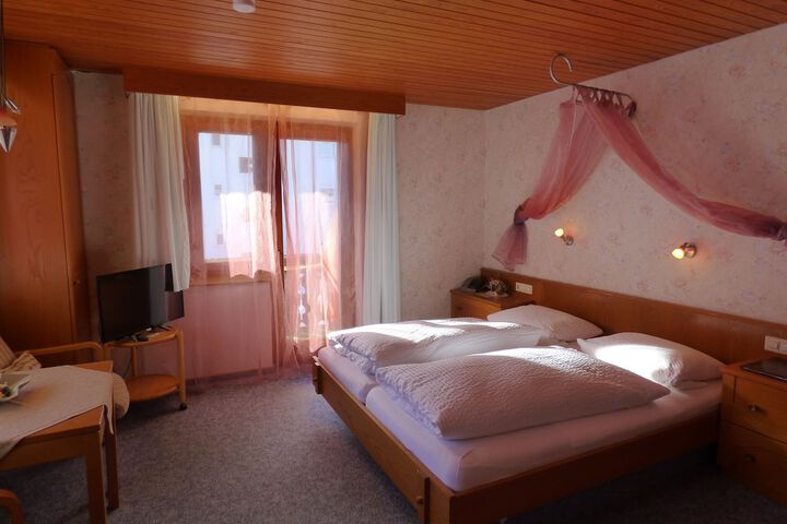 Room 4 of 49
