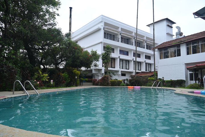 Hotel with Pool