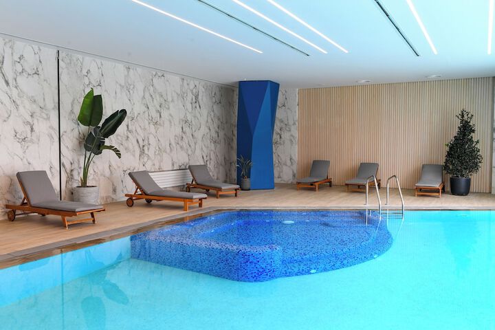 Pool 53 of 102