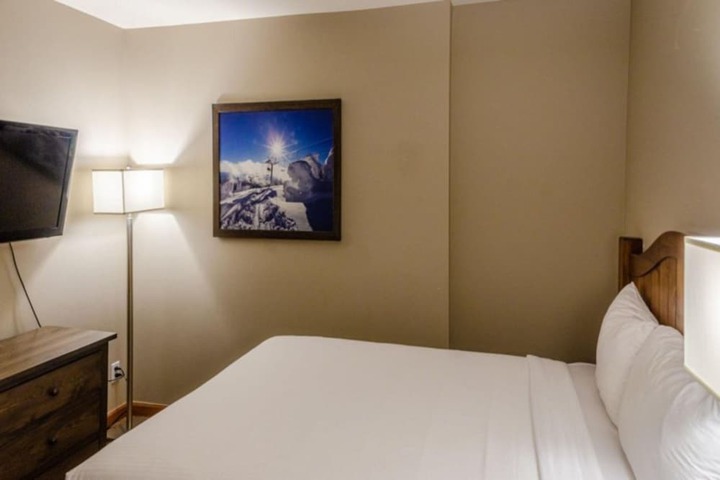 Room 6 of 266