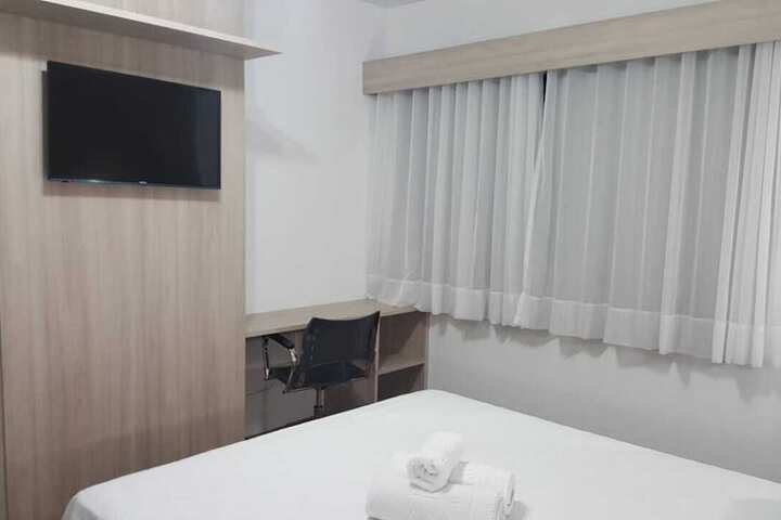 Room 10 of 32