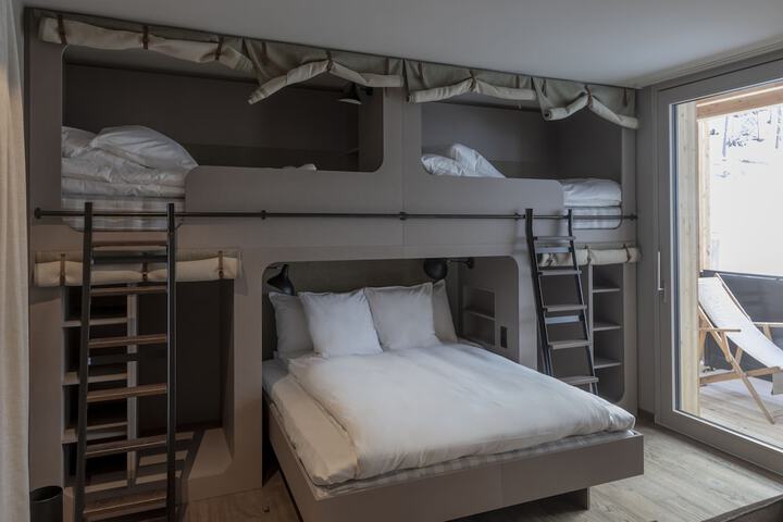 Room 8 of 70