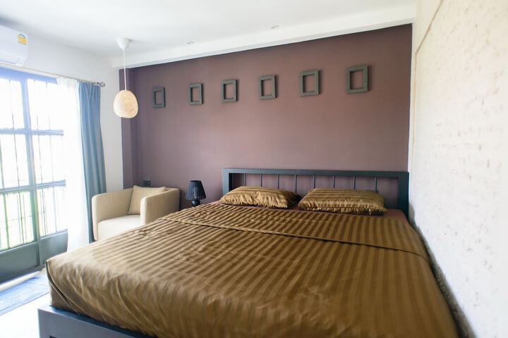 Room 26 of 102