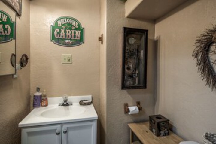 Room 4 of 28
