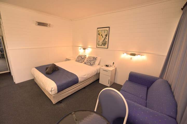 Room 8 of 18