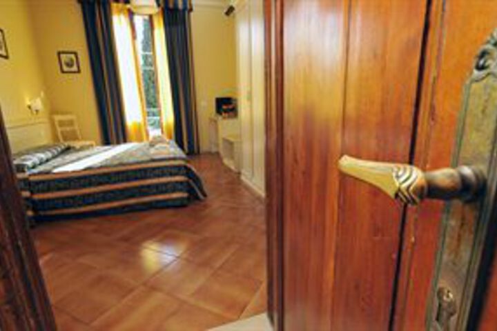 Room 16 of 33