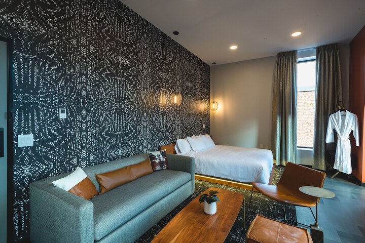 Room 7 of 18