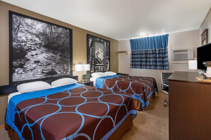 Room 13 of 32