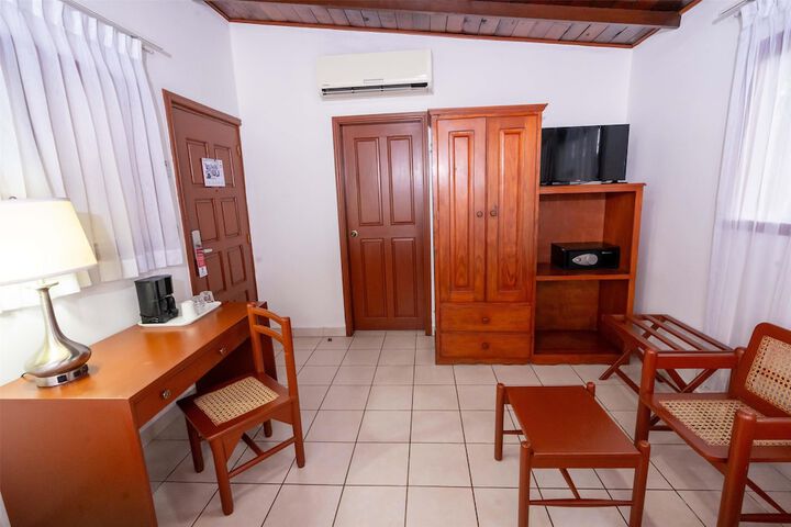 Room 8 of 68