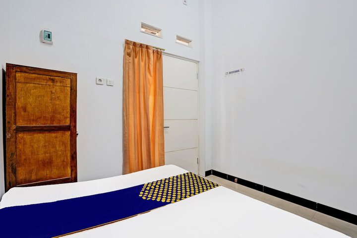 Room 5 of 13