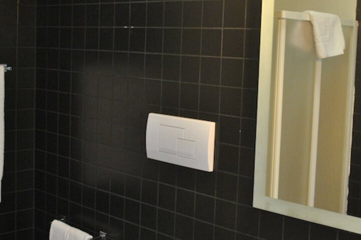 Room 13 of 37