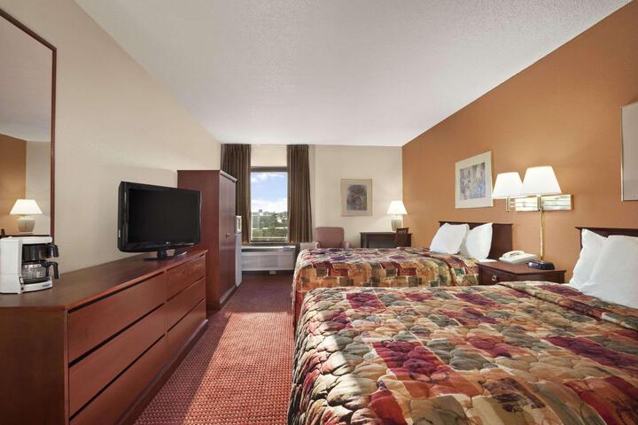 2 Double Beds Accessible (14 of 17)