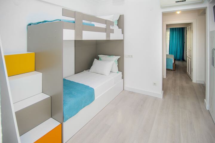 Room 33 of 135