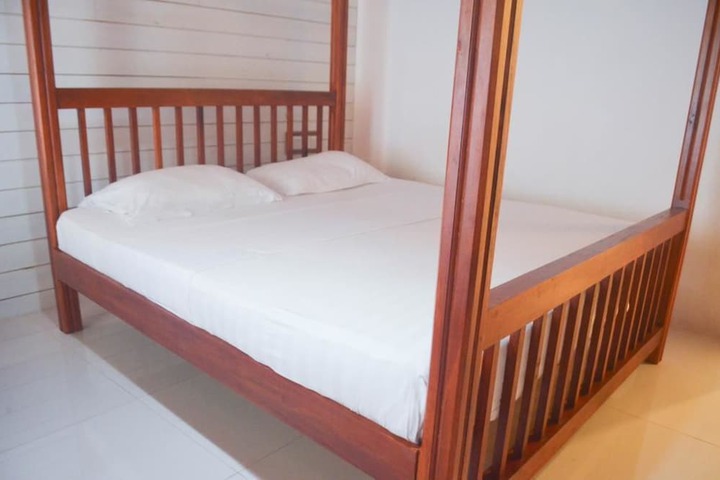 Room 2 of 8