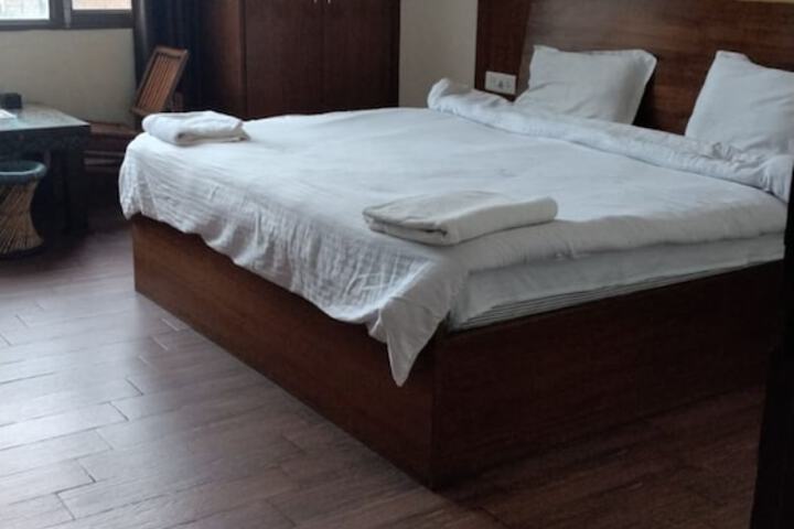 Room 7 of 13