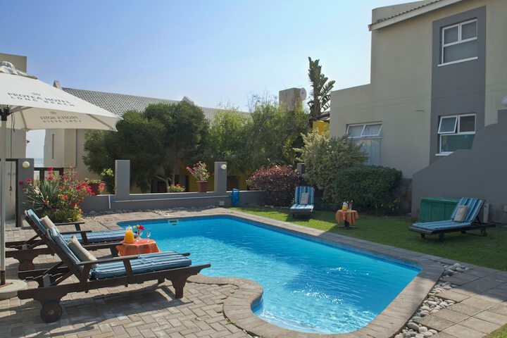 Pool 14 of 25