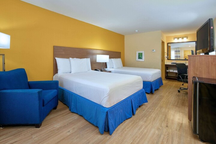 Double Accessible King Size Bed (8 of 10)