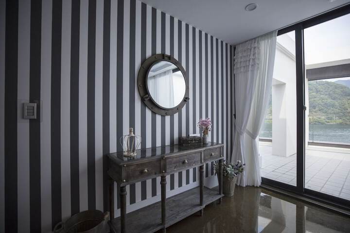 Room 49 of 77