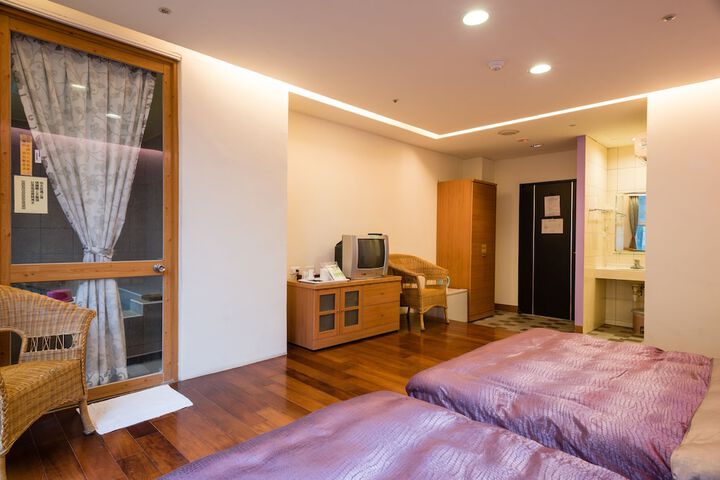 Room 11 of 36