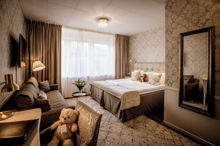 Room 73 of 132