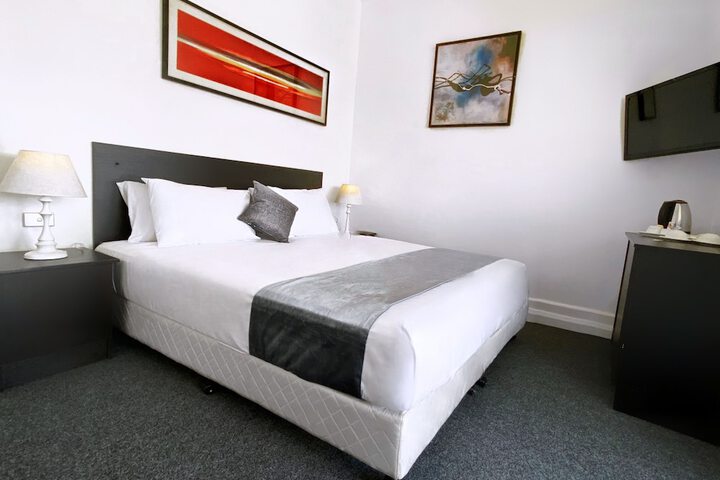 Commercial Hay Hotel
