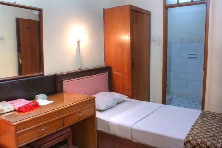 Room 3 of 12