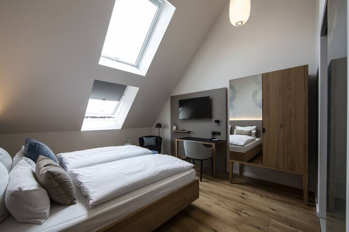Room 10 of 97
