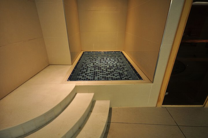 Pools & Facilities