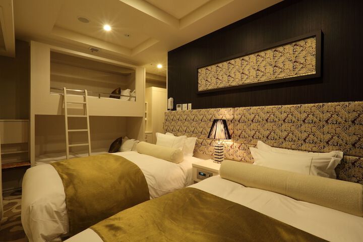 Room 17 of 114