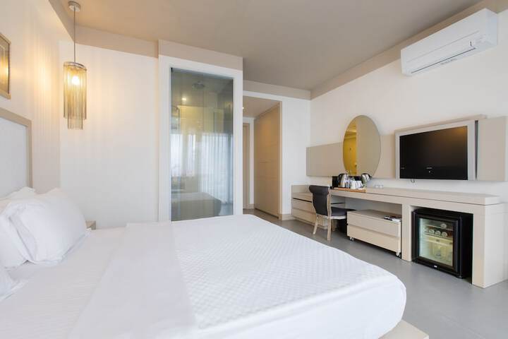 Room 4 of 92