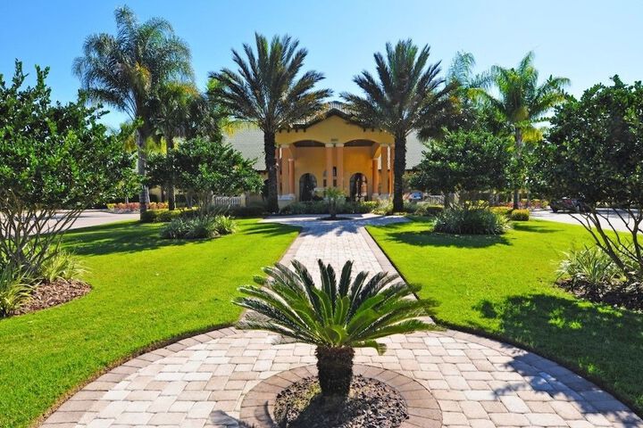 Hotel Exterior 21 of 23