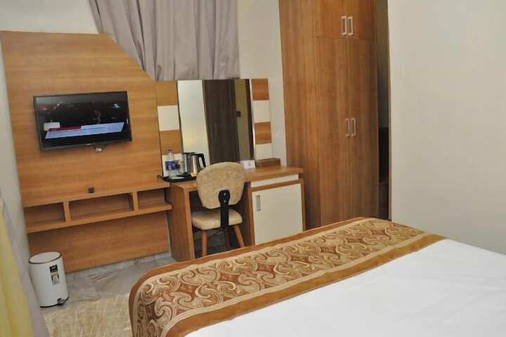 Room 6 of 46