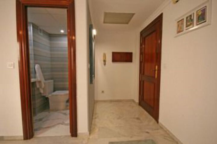 Room 21 of 27