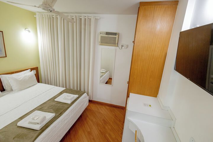 Room 3 of 119