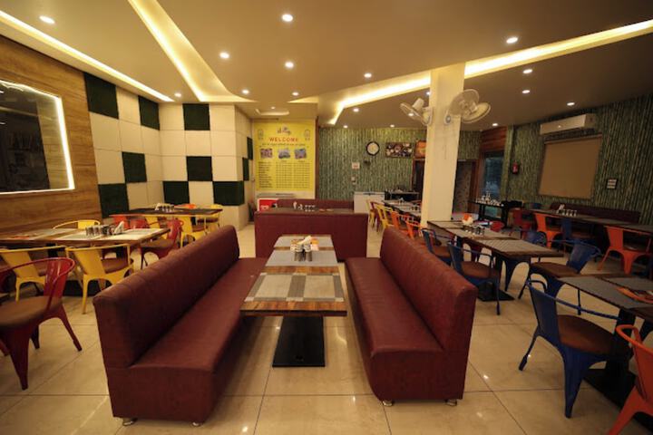 Dining 17 of 25