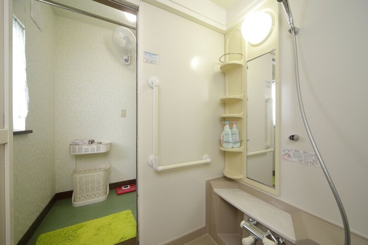 Room 15 of 37