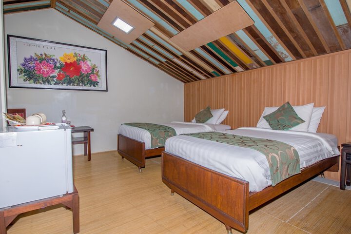 Room 28 of 176