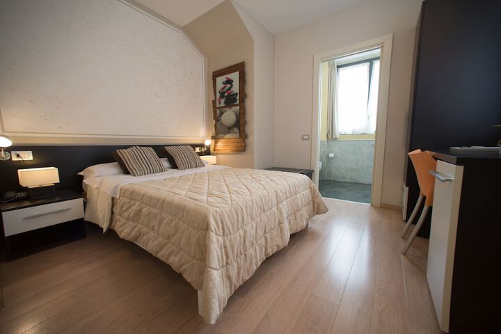 Room 8 of 22