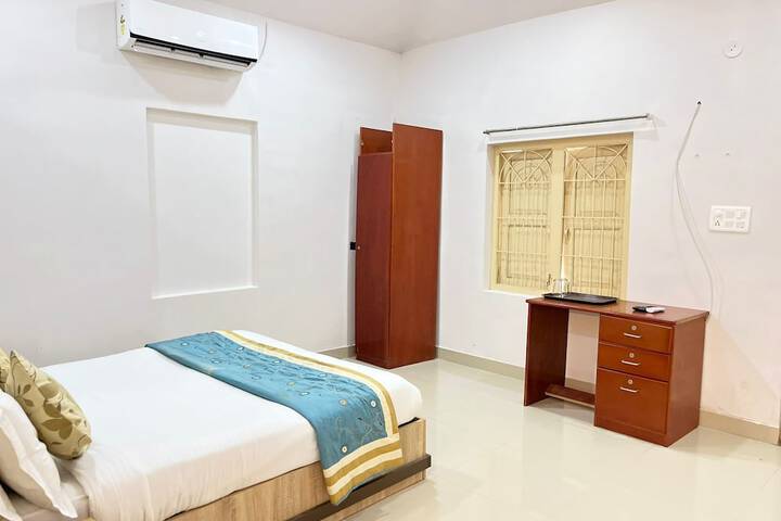 Room 2 of 63