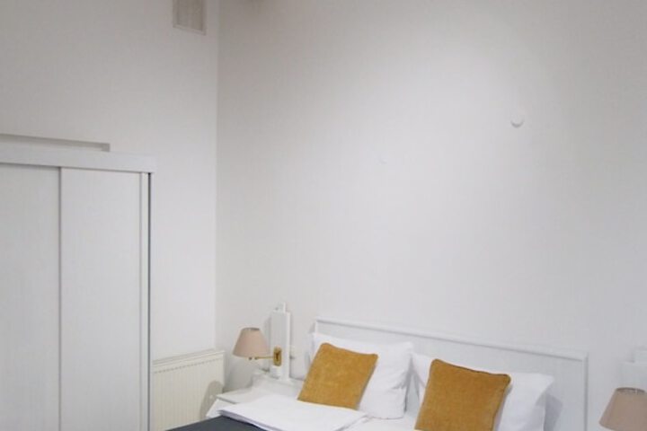 Room 75 of 136