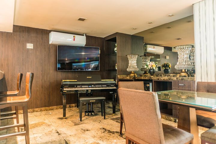Lounge 69 of 78