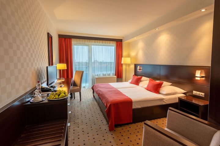 Room 8 of 43